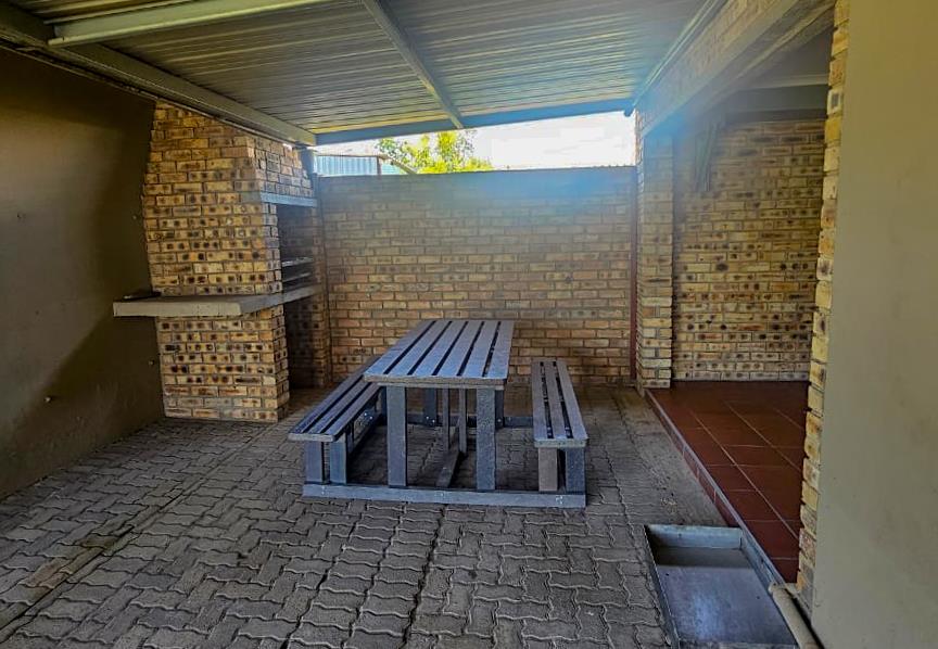 6 Bedroom Property for Sale in Oranjeville Free State